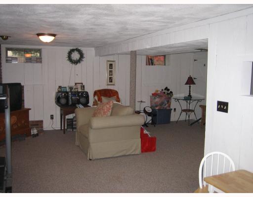 125 Larchmont Road Warwick, RI 02886 - Photo 5 of 6 Den/Family/Great Room.