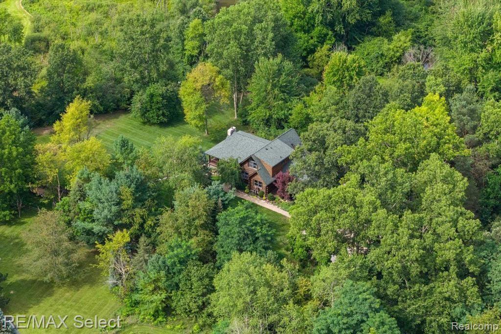 8228 Center Road Fenton, MI 48430 - Photo 11 of 36