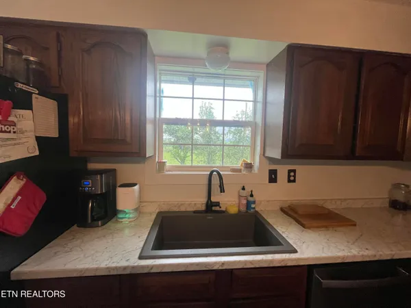 $249,500 | 321 Parliament Road, Harrogate, TN 37752