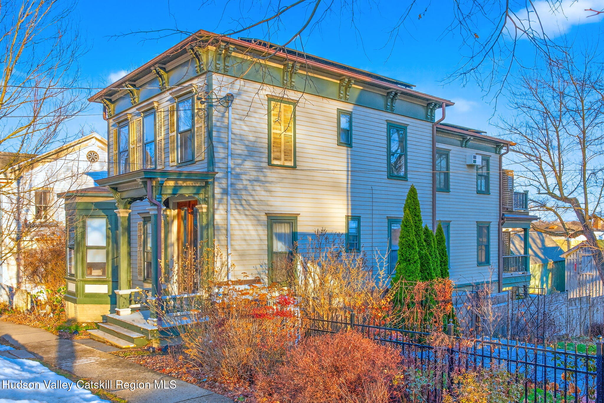 13 South Franklin Street, Unit 3 Athens, NY 12015 - Photo 42 of 55 a front view of a house with a yard