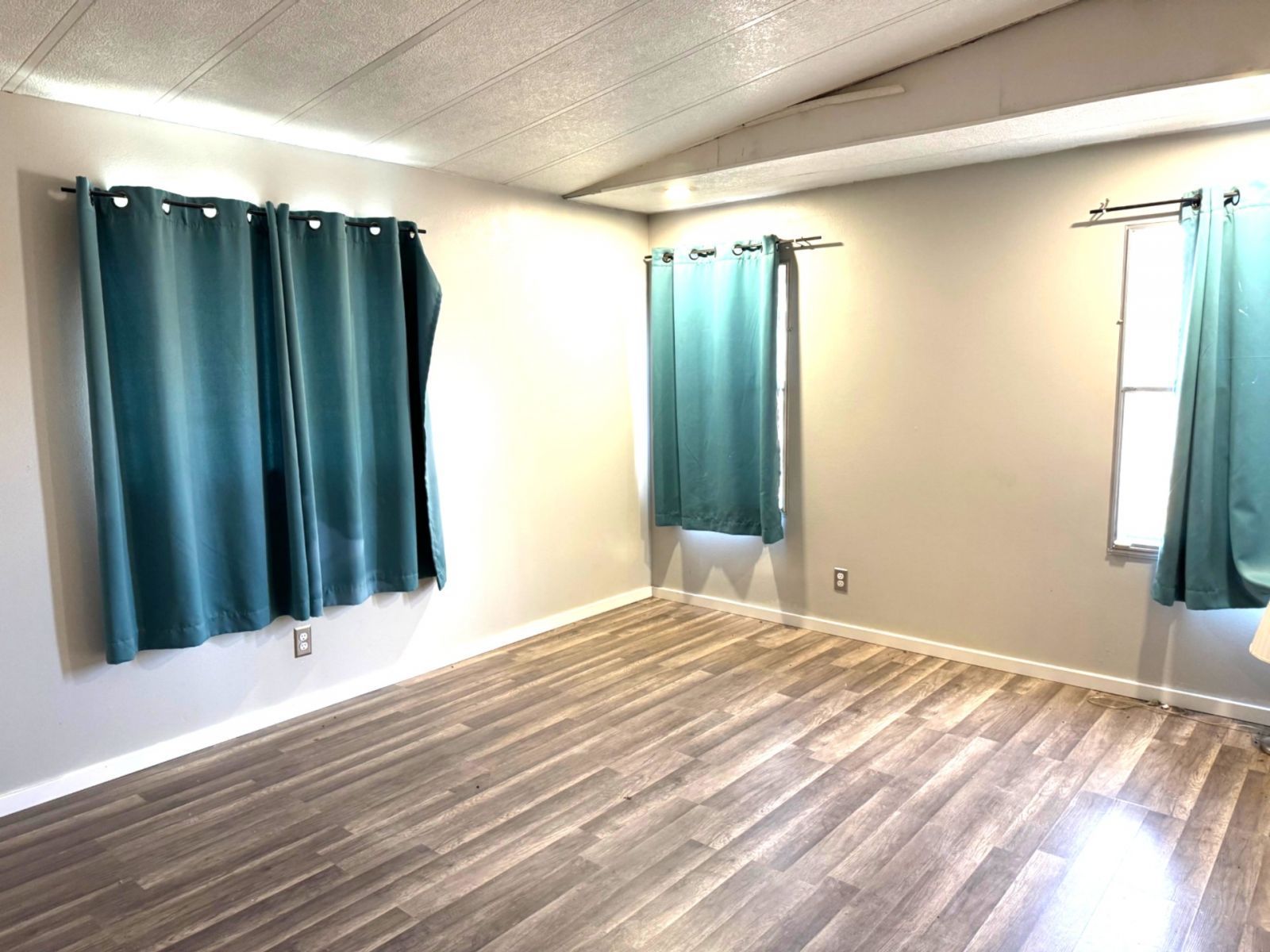 464 Bartell Road, Unit 1 Big Pine, CA 93513 - Photo 5 of 10 Primary Bedroom