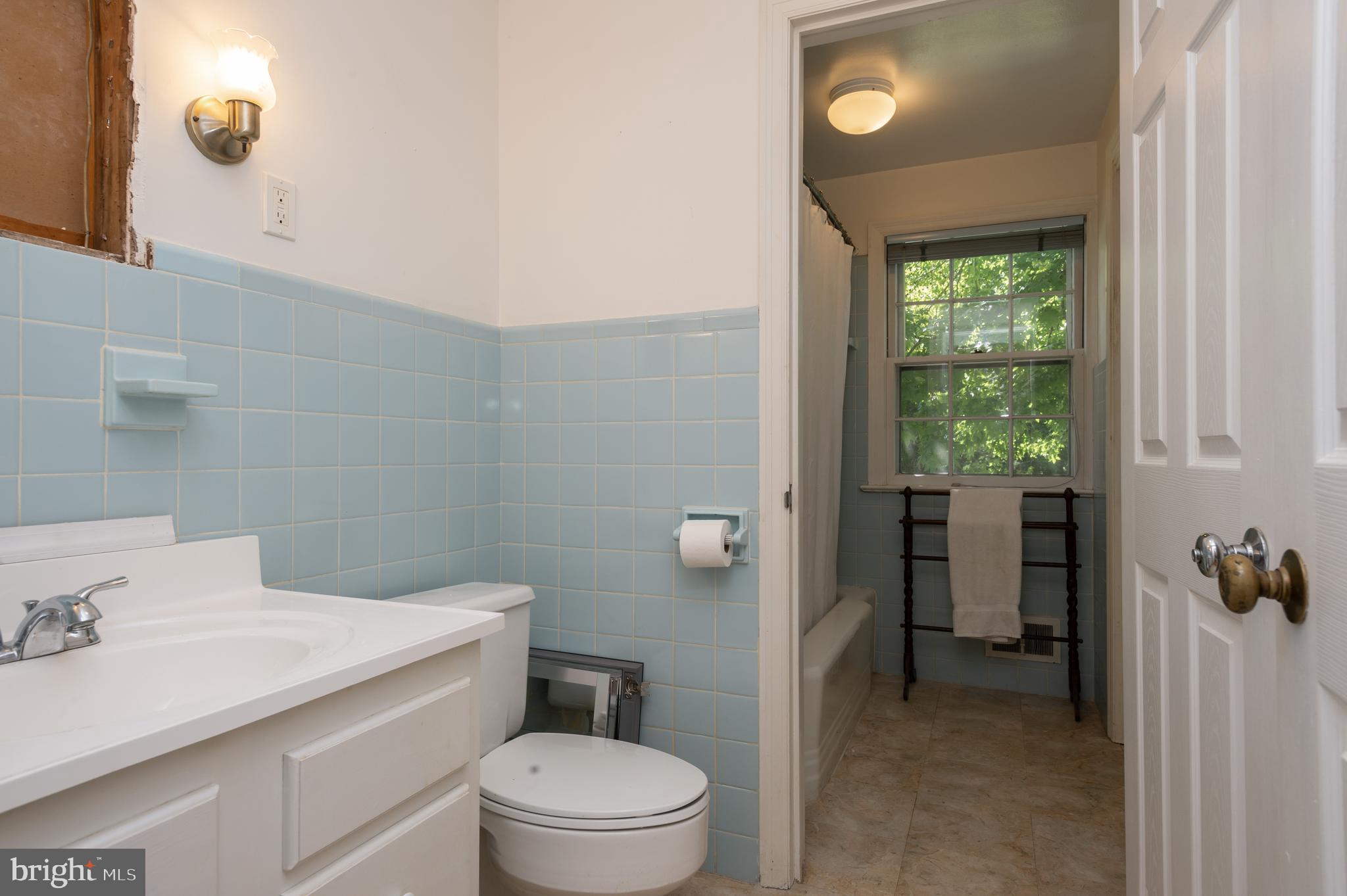 29 Wilson Road Princeton, NJ 08540 - Photo 19 of 25 Full Bathroom on 2nd Floor with 3 bedrooms