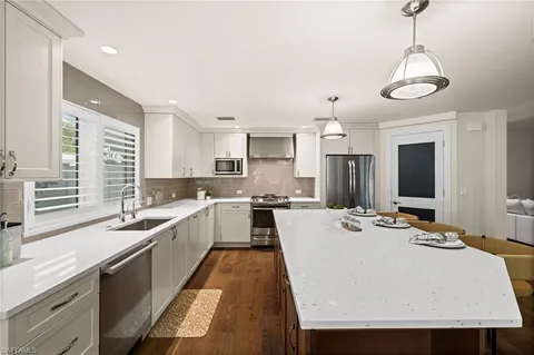 $1,700,000 | 2499 10th Street North, Naples, FL 34103