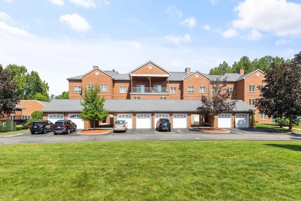 7 Conant Road, Unit 9 Winchester, MA 01890 - Photo 2 of 32