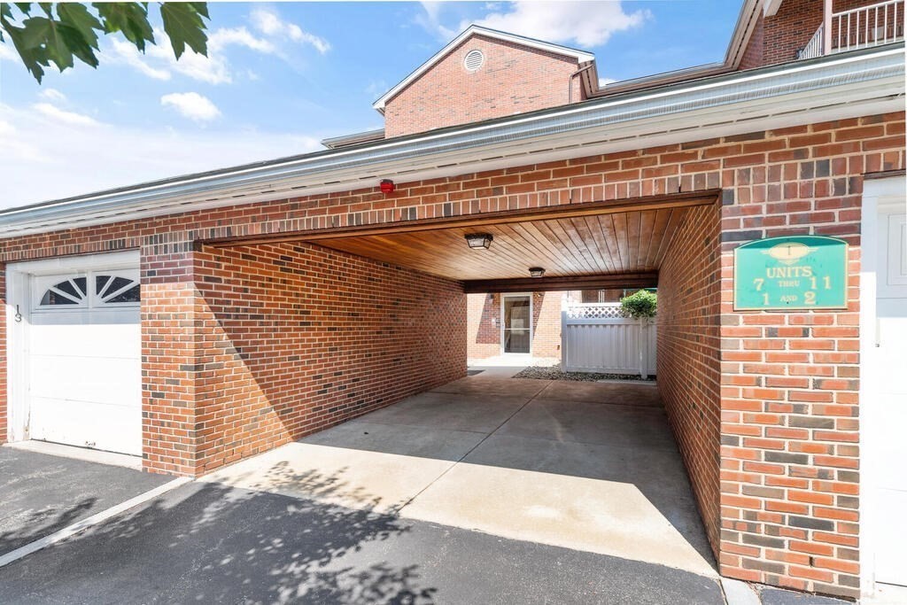 7 Conant Road, Unit 9 Winchester, MA 01890 - Photo 3 of 32