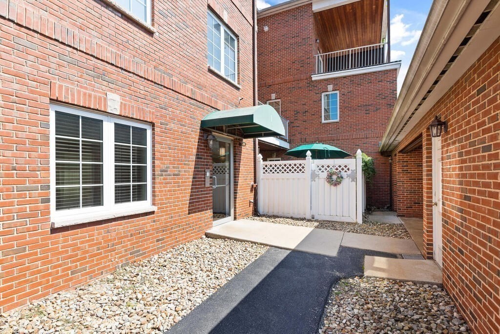 7 Conant Road, Unit 9 Winchester, MA 01890 - Photo 4 of 32