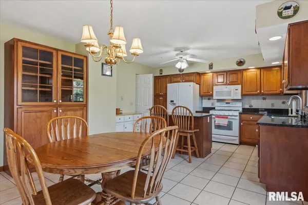 $400,000 | 2705 Hastings Road, Chatham, IL 62629