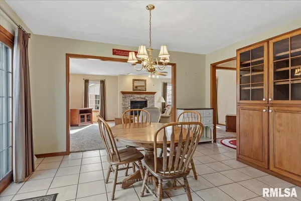 $400,000 | 2705 Hastings Road, Chatham, IL 62629