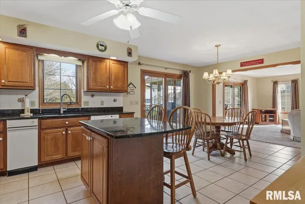$400,000 | 2705 Hastings Road, Chatham, IL 62629