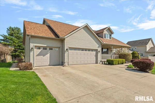 $400,000 | 2705 Hastings Road, Chatham, IL 62629