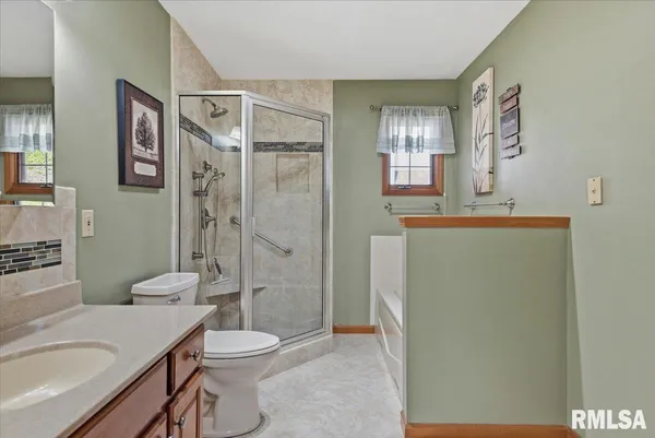 $400,000 | 2705 Hastings Road, Chatham, IL 62629