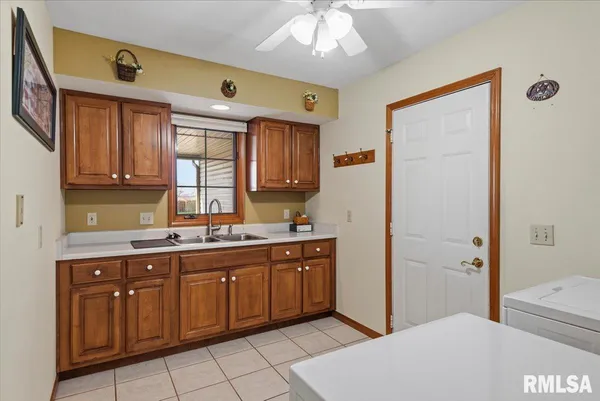 $400,000 | 2705 Hastings Road, Chatham, IL 62629