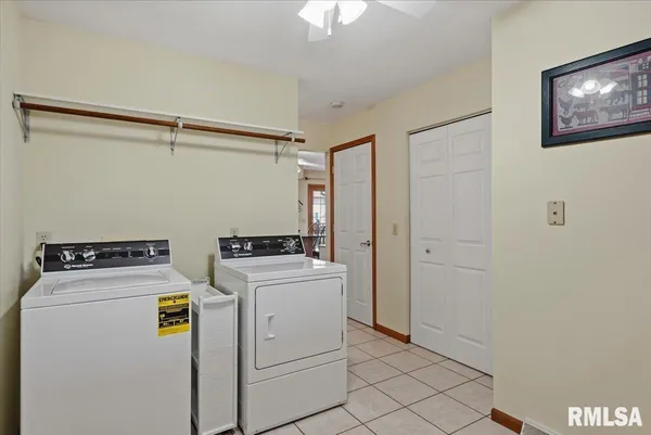 $400,000 | 2705 Hastings Road, Chatham, IL 62629