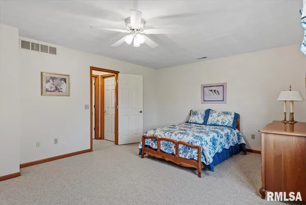 $400,000 | 2705 Hastings Road, Chatham, IL 62629