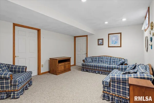 $400,000 | 2705 Hastings Road, Chatham, IL 62629