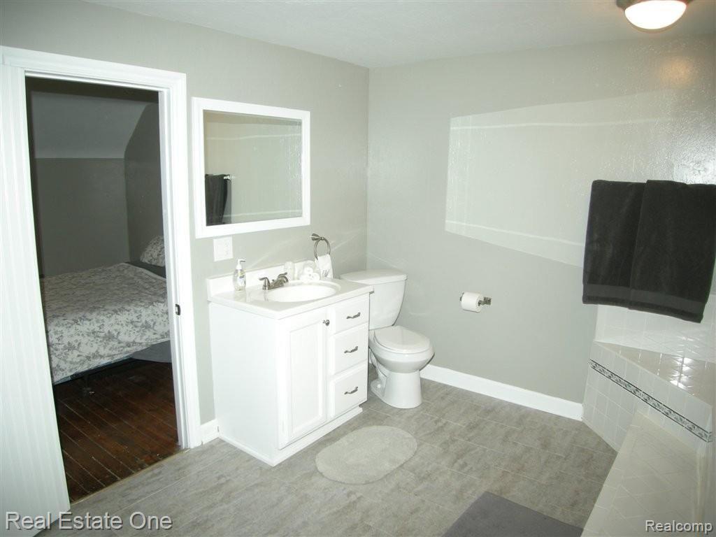 923 Benstein Road Walled Lake, MI 48390 - Photo 16 of 25 Fabulous Master