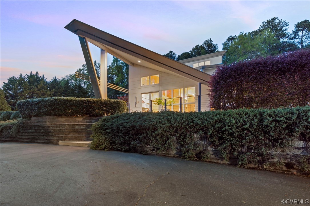640 Walsing Drive Henrico, VA 23229 - Photo 2 of 37 a front view of a house with a garden