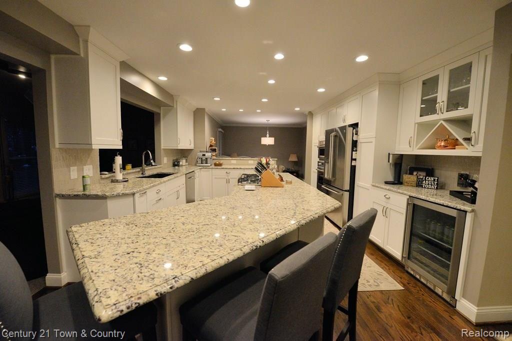 372 Shellbourne Drive Rochester Hills, MI 48309 - Photo 8 of 45