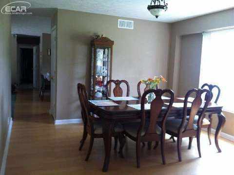 10092 Coldwater Road Flushing, MI 48433 - Photo 4 of 30 20441695-3.JPG