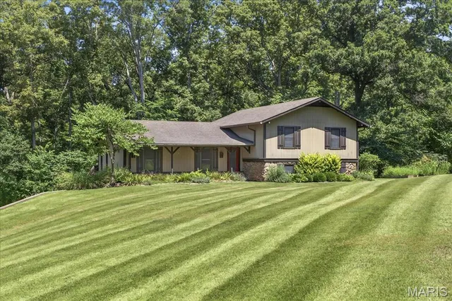 $350,000 | 3019 Cedar Ridge Lane, Waterloo, IL 62298