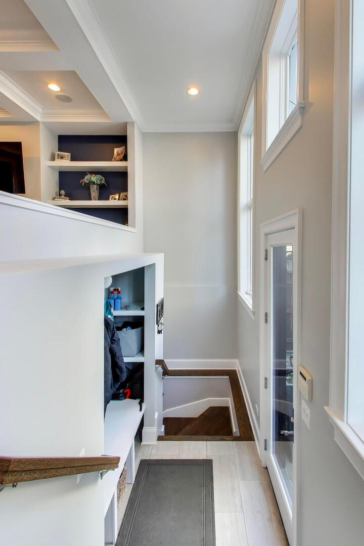 1428 West George Street Chicago, IL 60657 - Photo 18 of 66 a room with furniture