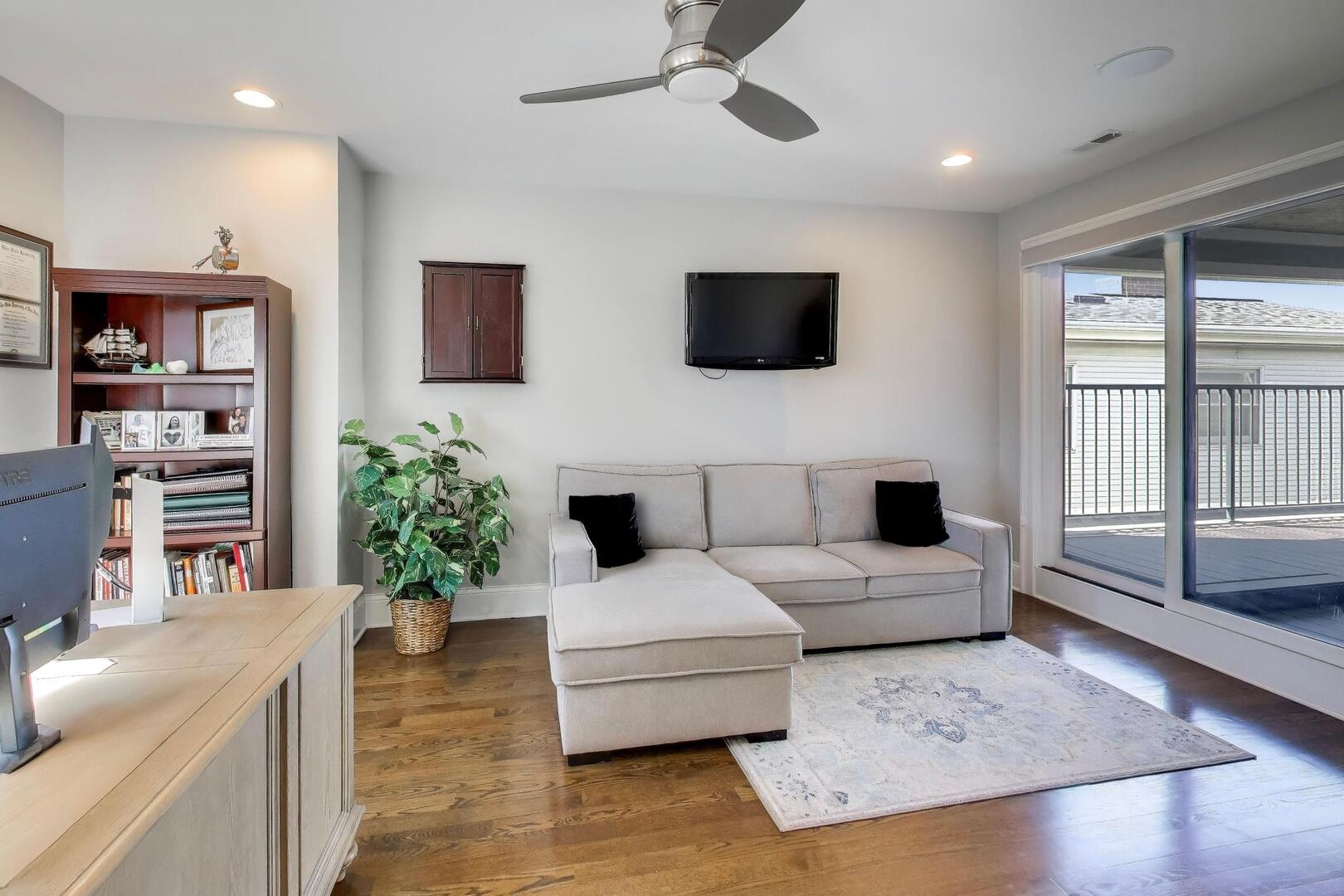 1428 West George Street Chicago, IL 60657 - Photo 36 of 66 a living room with furniture and a flat screen tv