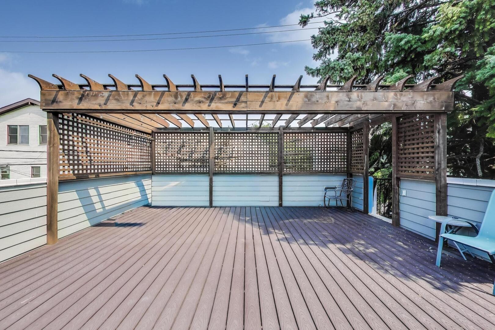 1428 West George Street Chicago, IL 60657 - Photo 62 of 75 a view of a backyard with a deck