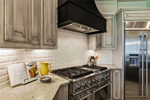 $899,000 | 110 Live Oak Court, Willow Park, TX 76087