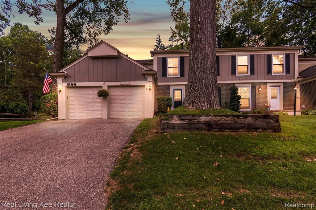 1594 Ravine Lane Rochester Hills, MI 48306 - Photo 2 of 32