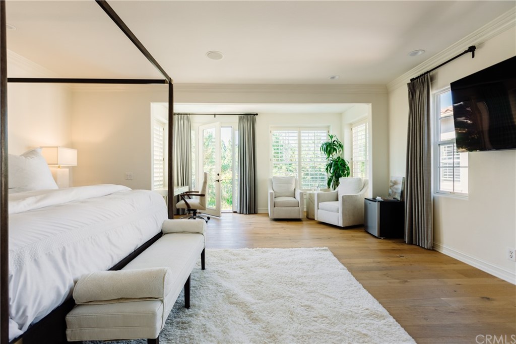 26 Seabluff Newport Beach, CA 92660 - Photo 26 of 59 a spacious bedroom with a bed and a couch