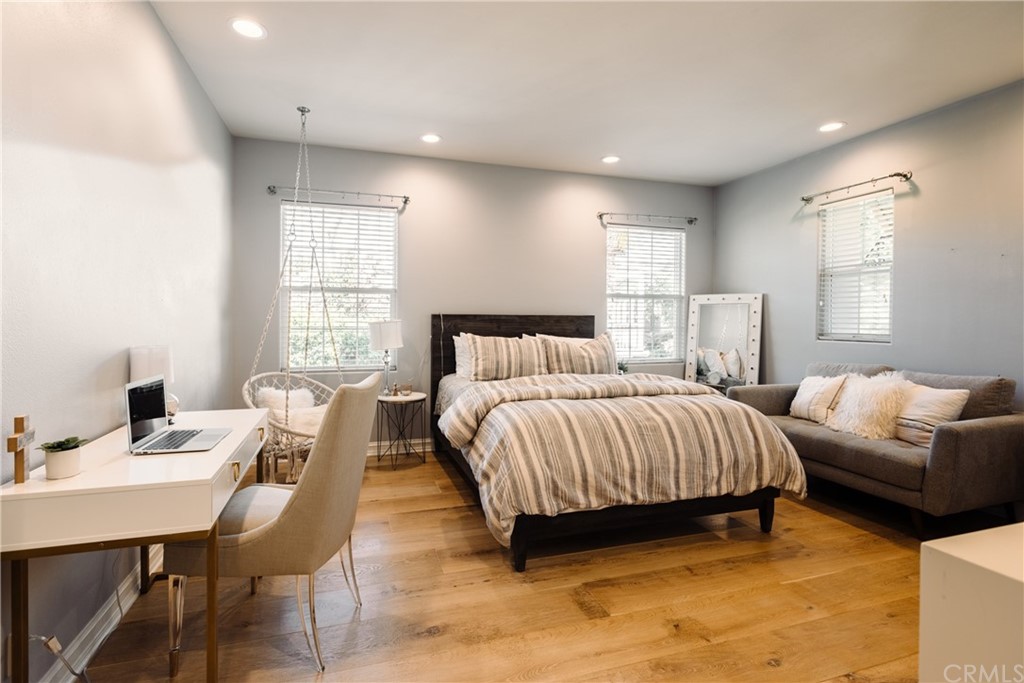 26 Seabluff Newport Beach, CA 92660 - Photo 38 of 59 a spacious bedroom with a bed a couch and a window