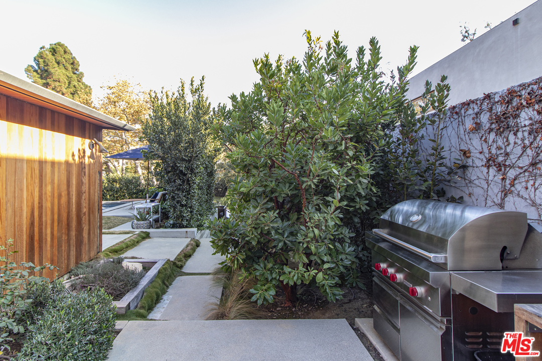 535 East Channel Road Santa Monica, CA 90402 - Photo 12 of 41 a view of street from balcony