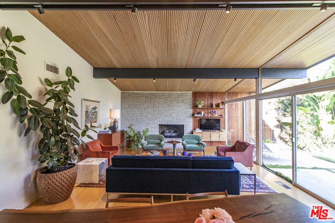535 East Channel Road Santa Monica, CA 90402 - Photo 4 of 41 a living room with furniture and a potted plant