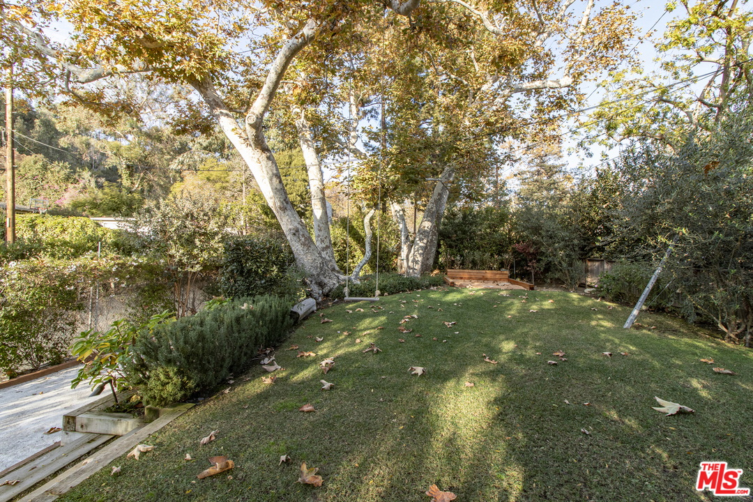 535 East Channel Road Santa Monica, CA 90402 - Photo 33 of 41 a view of yard