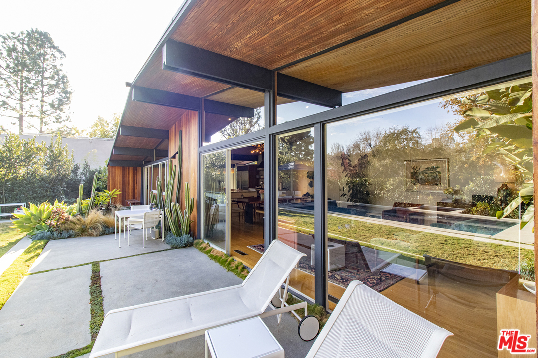 535 East Channel Road Santa Monica, CA 90402 - Photo 39 of 41 a view of a patio with a dining table and chairs under an umbrella