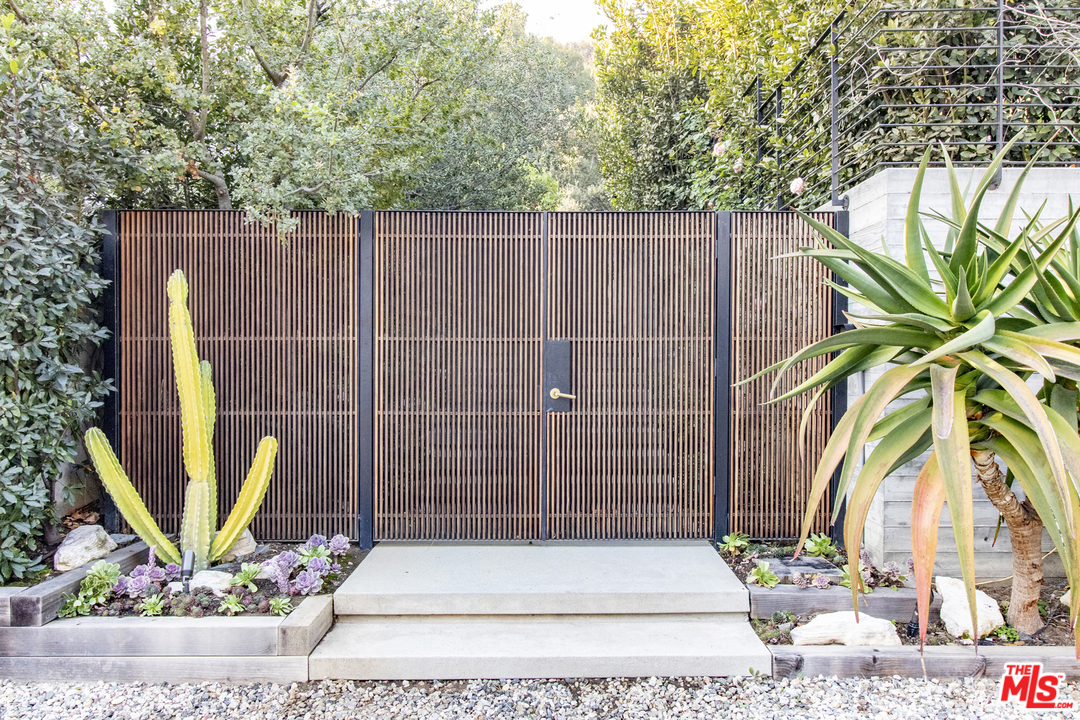 535 East Channel Road Santa Monica, CA 90402 - Photo 8 of 41 a view of outdoor space with a sink