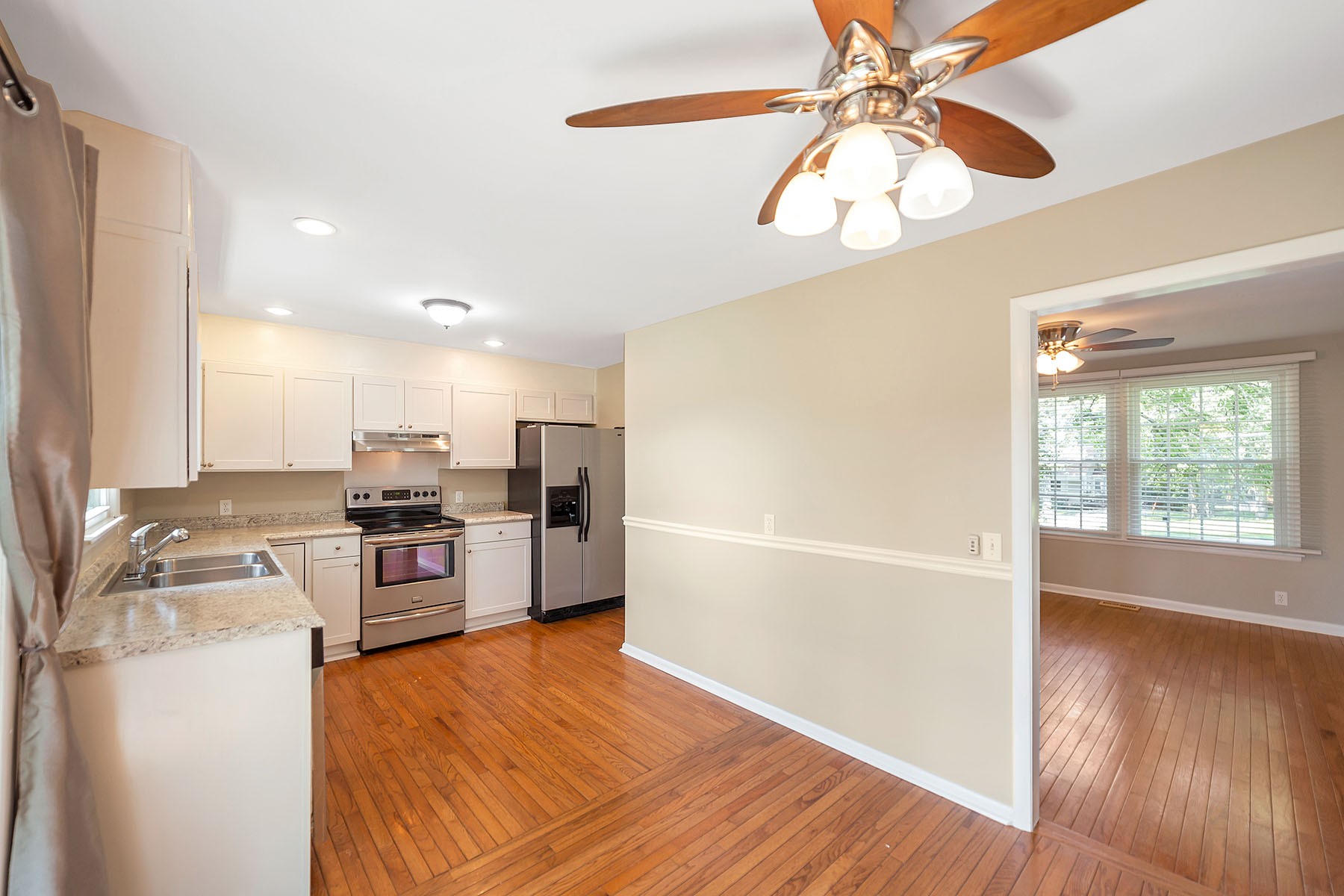 7880 Saundersville Road Mount Juliet, TN 37122 - Photo 3 of 24 a kitchen with stainless steel appliances a stove a refrigerator and a sink
