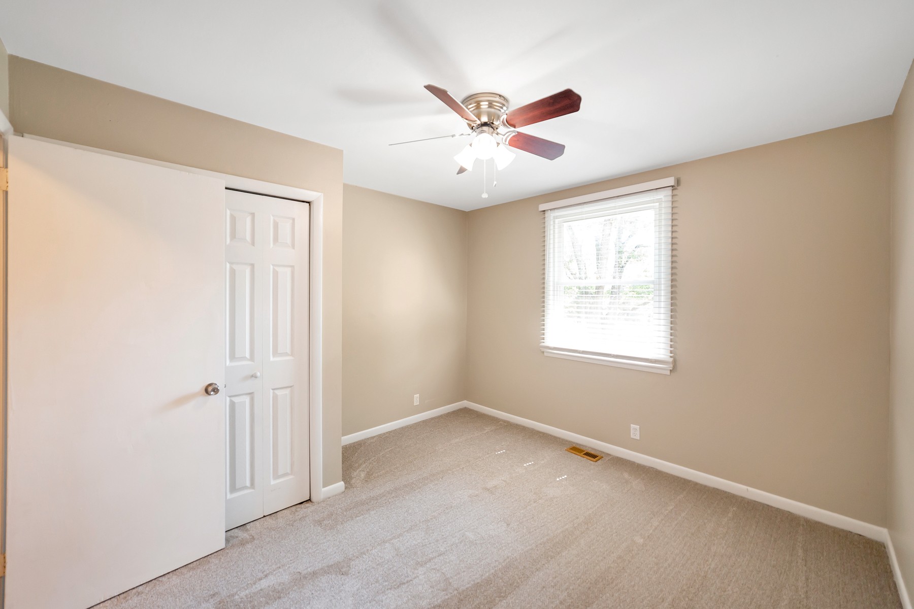 7880 Saundersville Road Mount Juliet, TN 37122 - Photo 9 of 24 an empty room with windows and fan