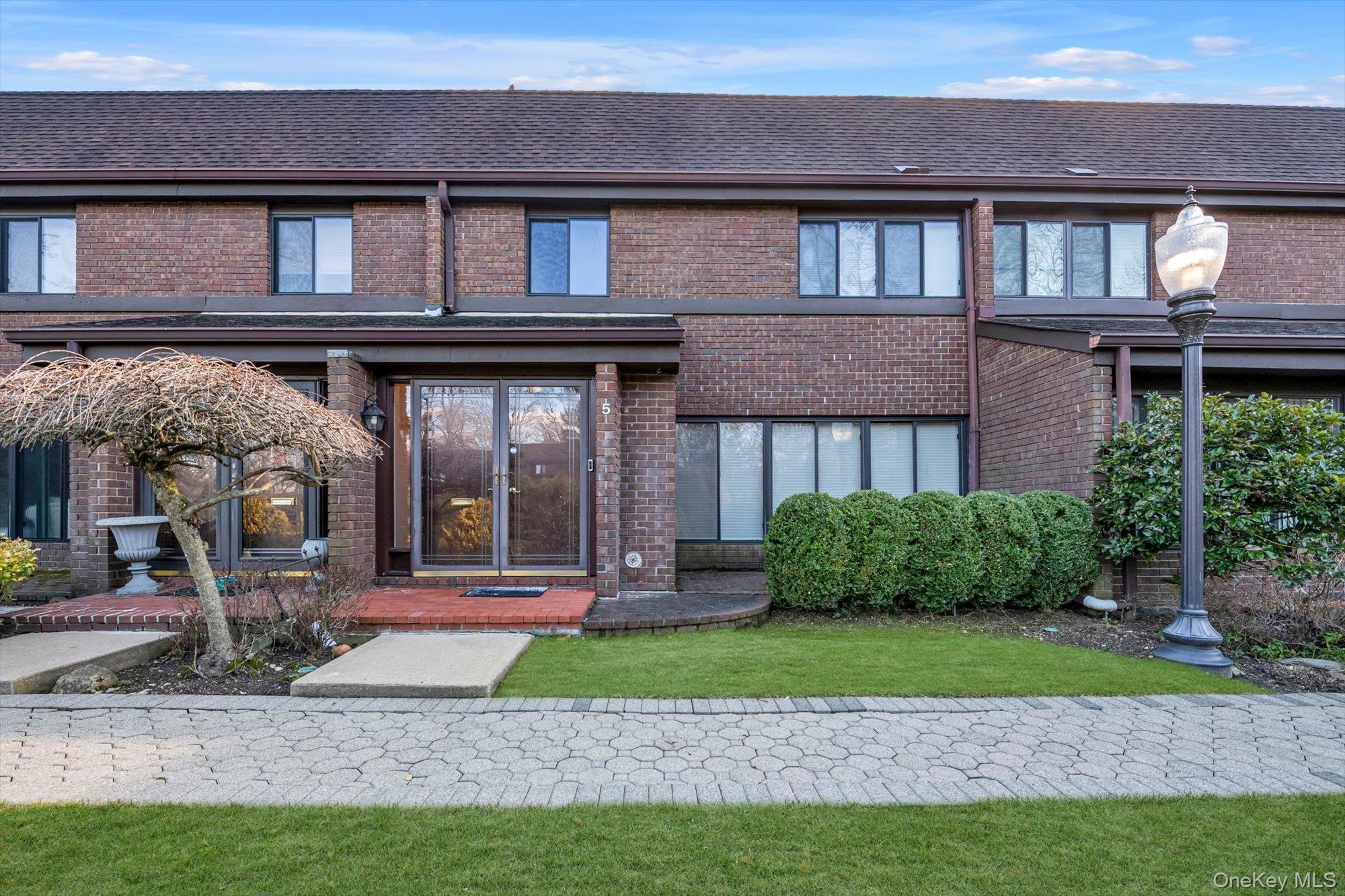 5 Fox Ridge Roslyn, NY 11576 - Photo 1 of 16