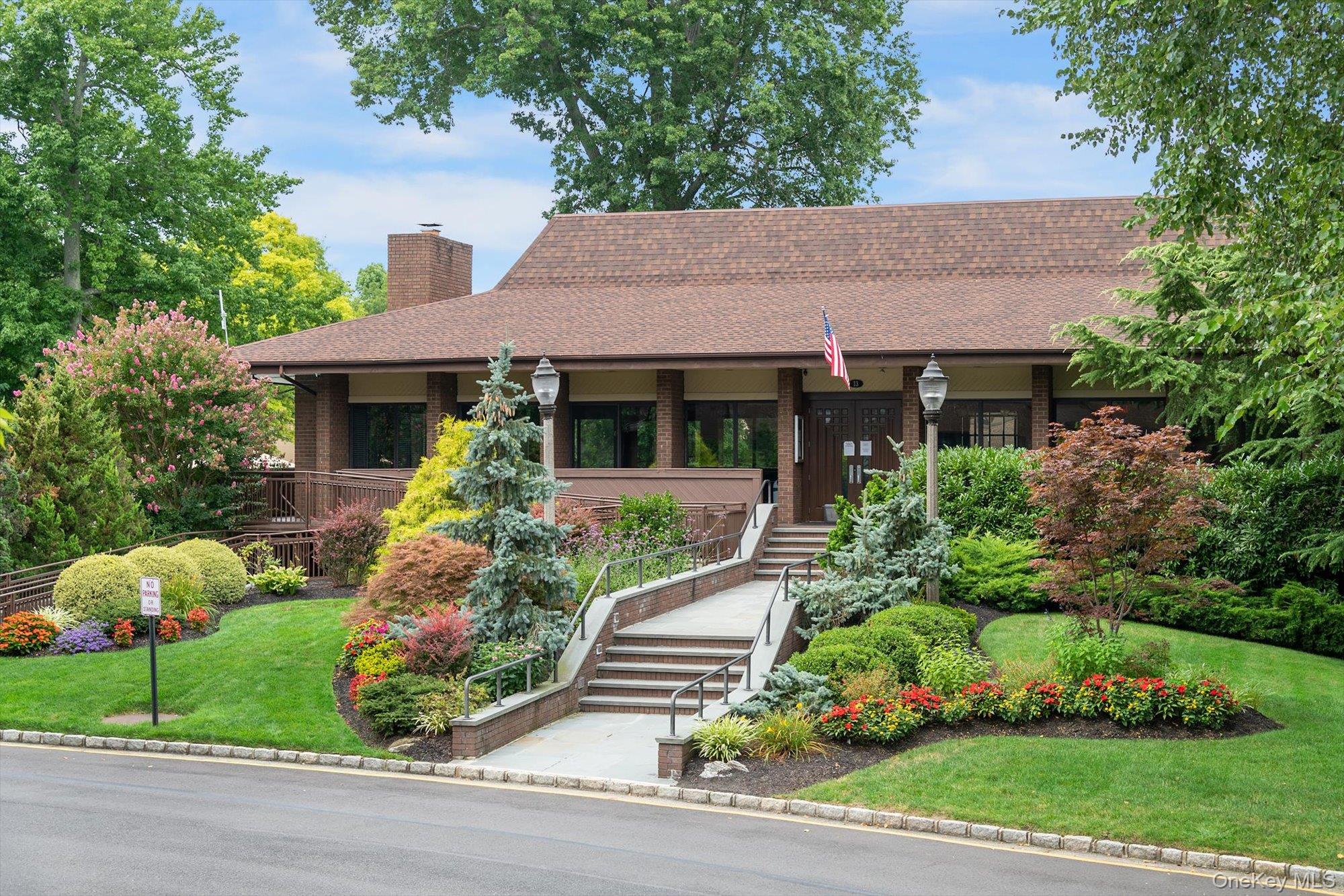 5 Fox Ridge Roslyn, NY 11576 - Photo 12 of 16