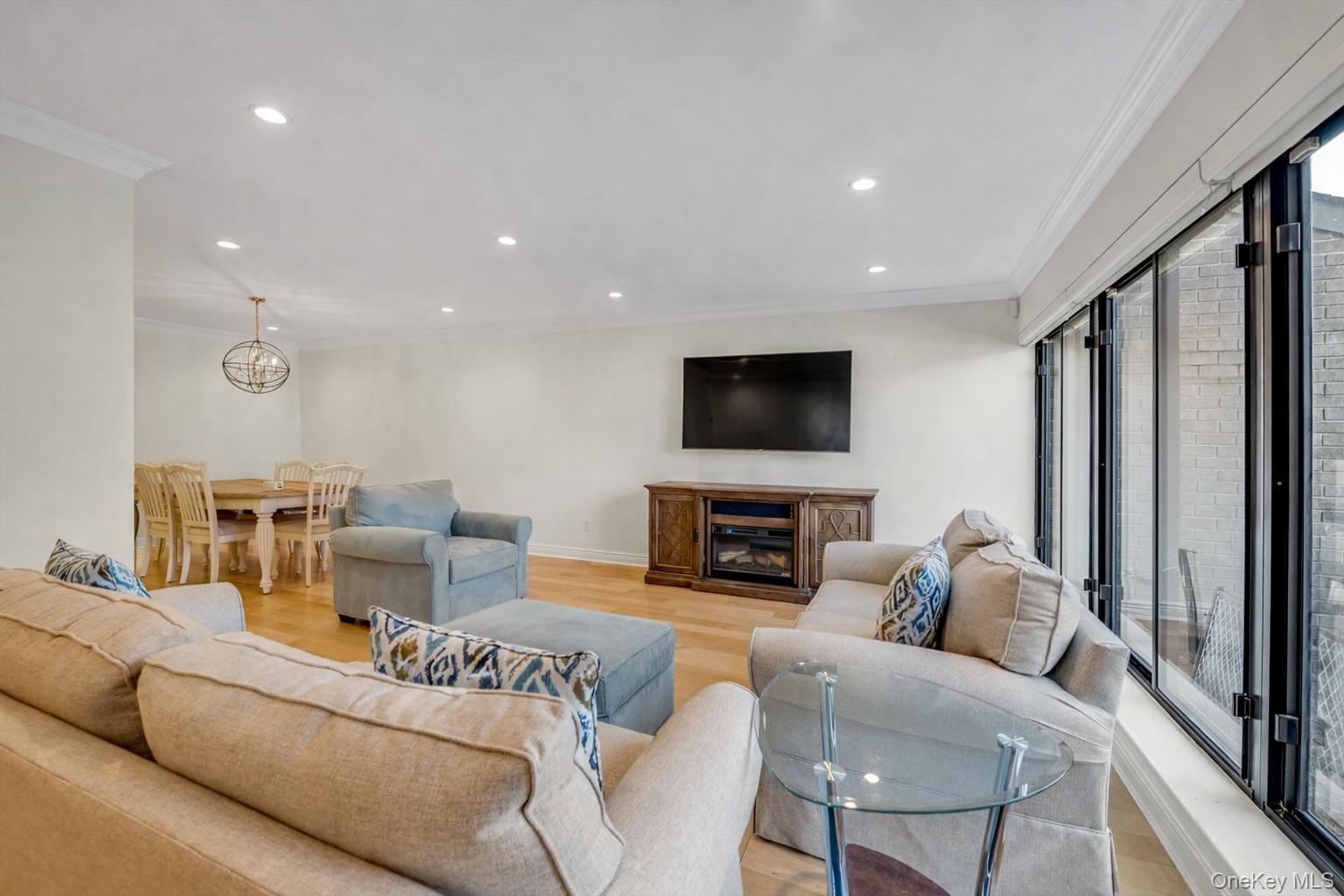 5 Fox Ridge Roslyn, NY 11576 - Photo 4 of 16