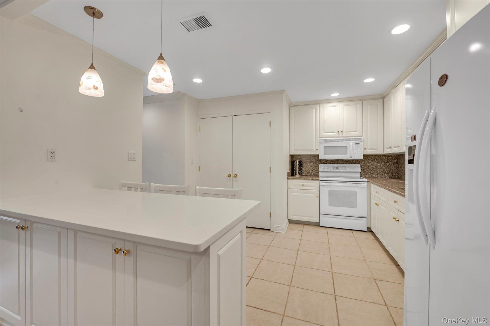 5 Fox Ridge Roslyn, NY 11576 - Photo 7 of 16