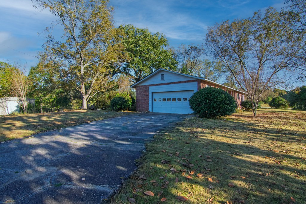30 North G Street Hamilton, GA 31811 - Photo 33 of 35 a front view of a house with a yard