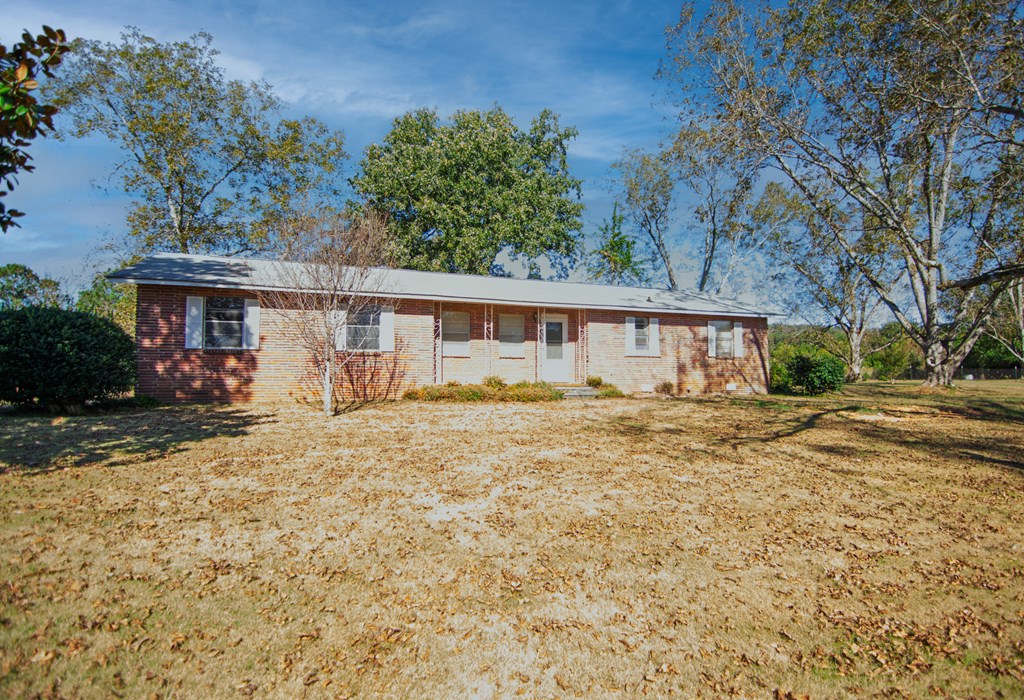 30 North G Street Hamilton, GA 31811 - Photo 35 of 35 front view of a house with a yard