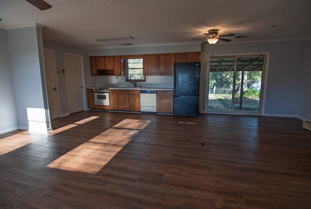 30 North G Street Hamilton, GA 31811 - Photo 8 of 35 a large hall with wooden floor