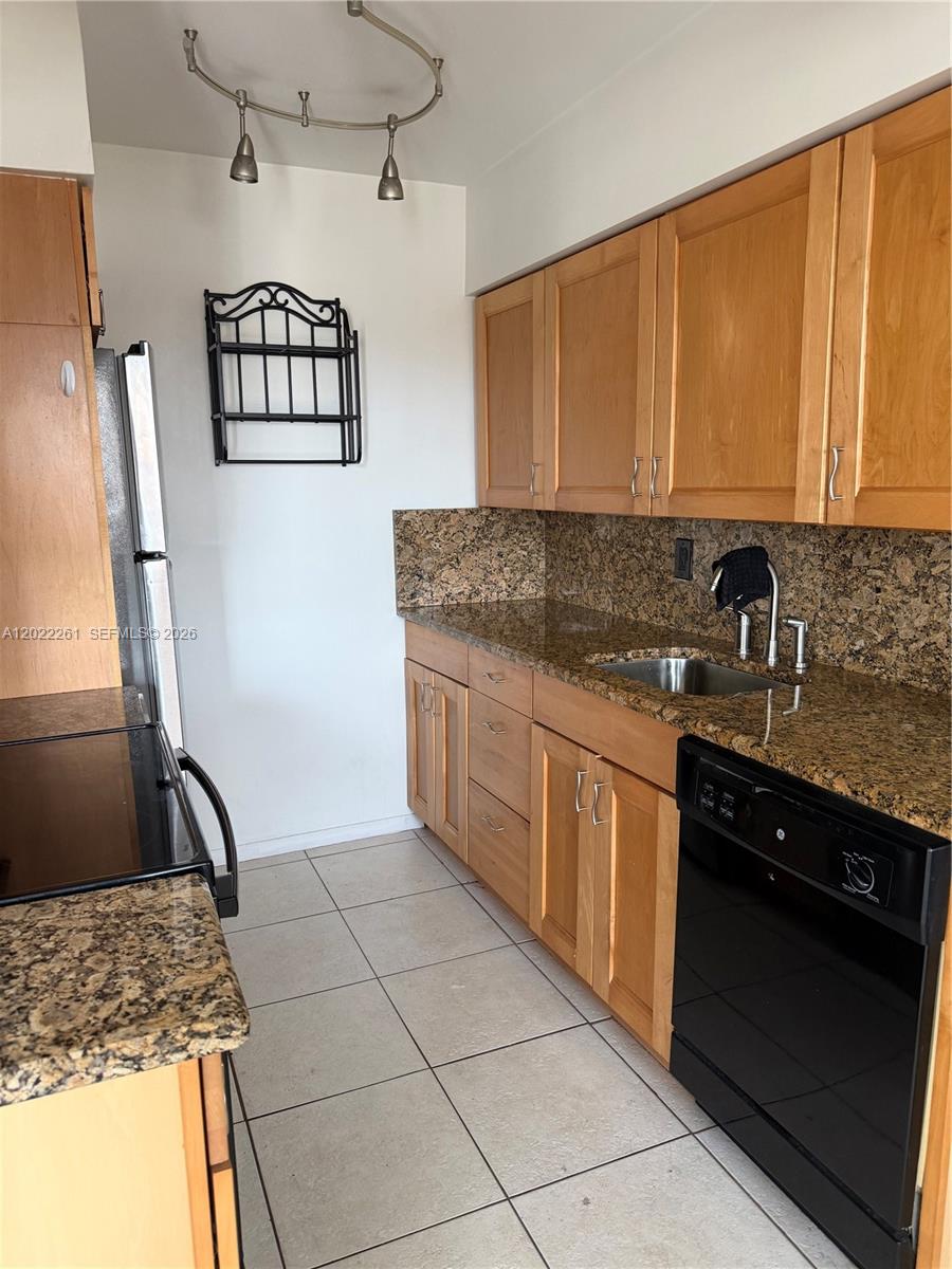 4043 Cornwall C, Unit 4043 Boca Raton, FL 33434 - Photo 2 of 16 a kitchen with stainless steel appliances granite countertop a sink stove and refrigerator
