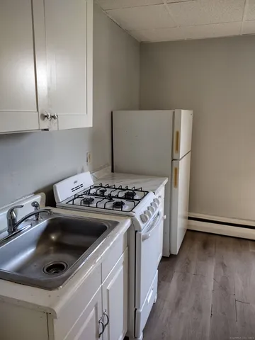 $995 | 807 East Main Street, Unit 1, Waterbury, CT 06705