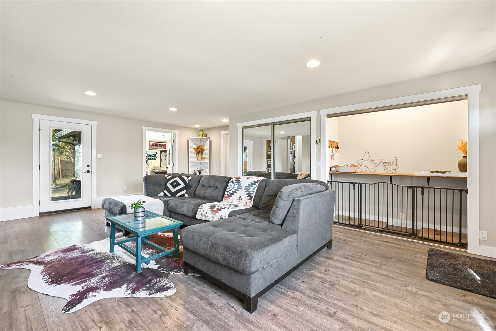 244 Front Street Sumas, WA 98295 - Photo 29 of 40 a living room with furniture and a large window