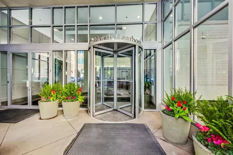 $350,000 | 600 North Dearborn Street, Unit 1502, Chicago, IL 60654