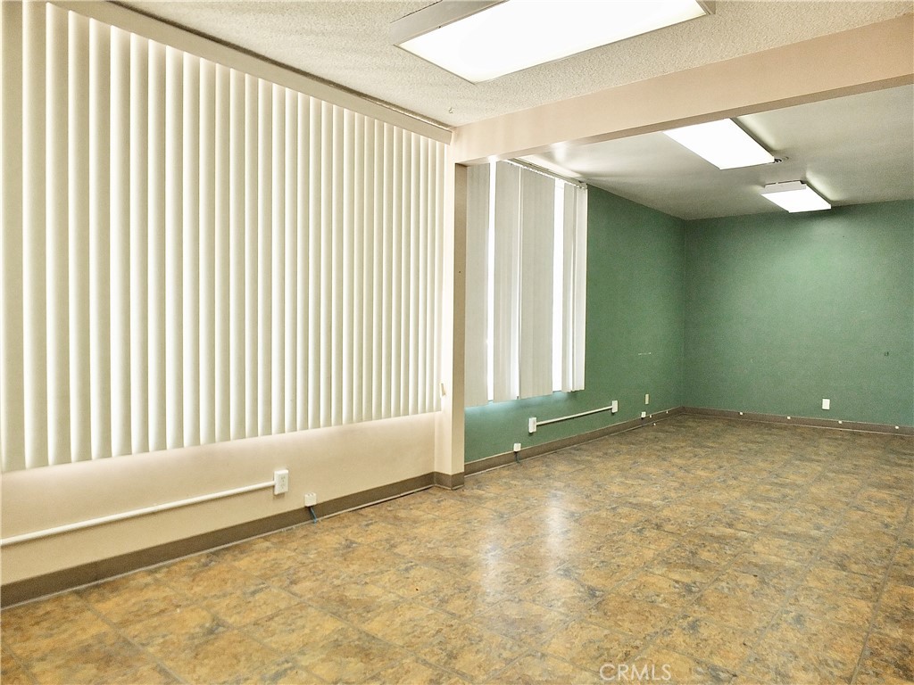 830 Atlantic Avenue Long Beach, CA 90813 - Photo 24 of 75 a view of an empty room with a window